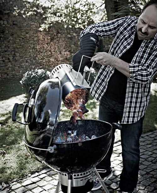 Barbecue a Carbonella Master-Touch 57 riempimento ...
