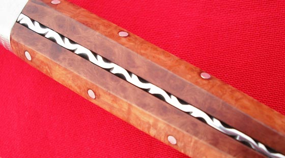 sicurezza del Coltello con manico rosso ...
