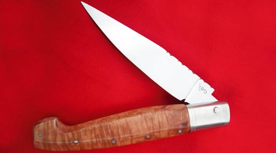 apertura del Coltello con manico rosso ...