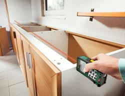 Distanziometro Laser PLR 50 al lavoro ...
