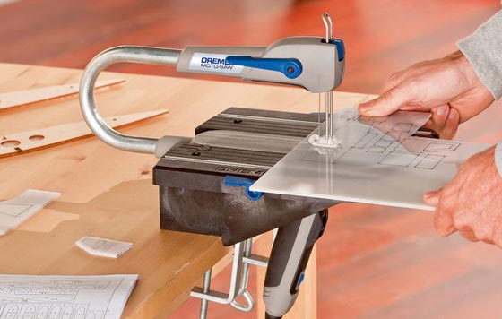 taglio plexiglass del Dremel sega Moto-Saw ...