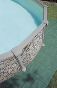 Particolari della Piscina ovale simil-pietra ...