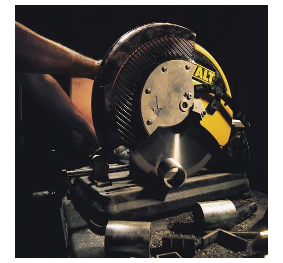 Taglio Tubi della Troncatrice per ferro DeWALT ...