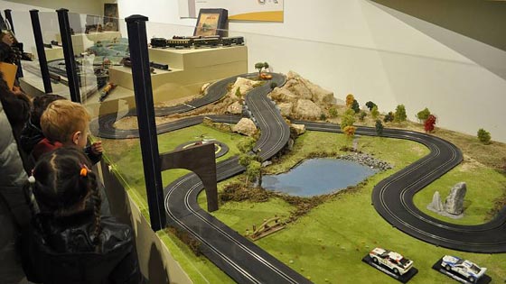 Il radiocomando Modellismo è un apparecchio elettronico che permette di comandare il nostro velivolo ...