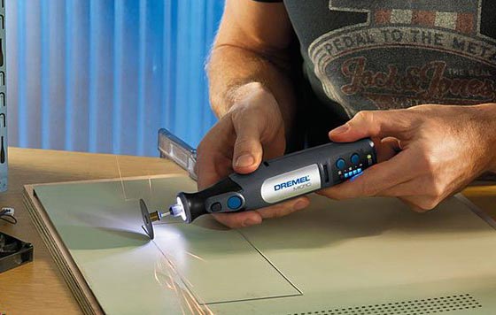 taglio plastica del multiutensile Dremel Micro ...