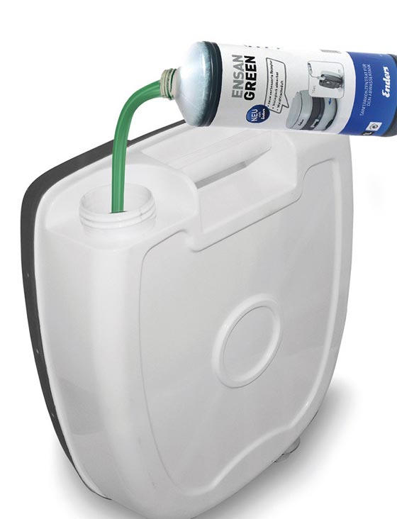 rifornimento liquido del wc chimico campeggio ...