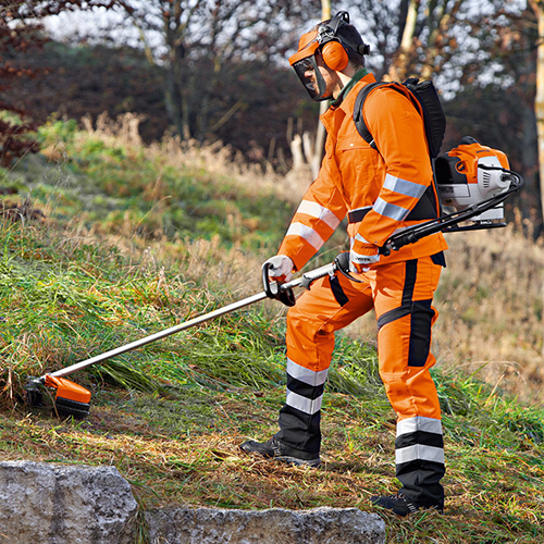 Decespugliatore spalleggiato con M-Tronic e asta separabile funzionamento decespugliatura ...