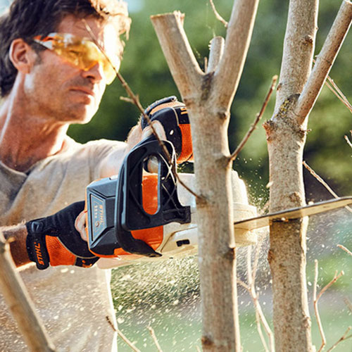 Motoseghe a batteria Stihl taglio alberi ...