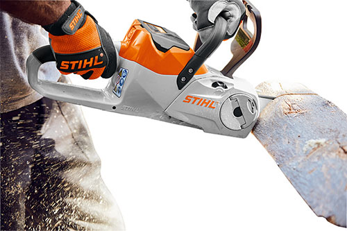 Motoseghe a batteria Stihl taglio alberi ...