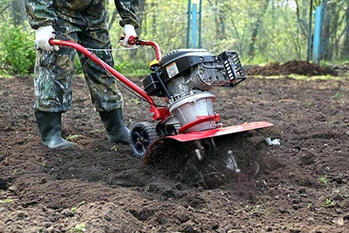 Motozappa professionale Piccola funzionamento campo ...