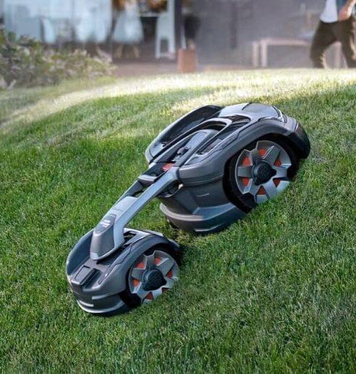 Robot tagliaerba a batteria funzionamento su pendenza ...